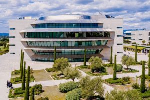 SKN | Banco Santander at €10: What the Market Is Really Pricing In