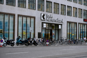 SKN | Basler Kantonalbank Near Key Resistance as Shares Consolidate After Strong Rally