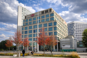 SKN | HSBC Holdings: Viral Attention vs. Enduring Value for Global Wealth Portfolios