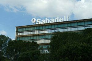 Sabadell Resists BBVA Takeover as Barclays Warns on UK Fiscal Policy