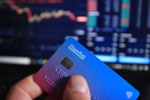 Revolut Plans £3 Billion UK Investment Amid Licence Delays; Global Banks Expand in Hong Kong
