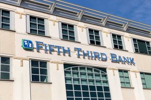 Regional Banks Raise Red Flags on Nonbank Lending Risks