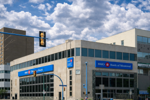 SKN | Bank of Montreal Raises Dividend as Earnings Strength Supports Long-Term Income Appeal