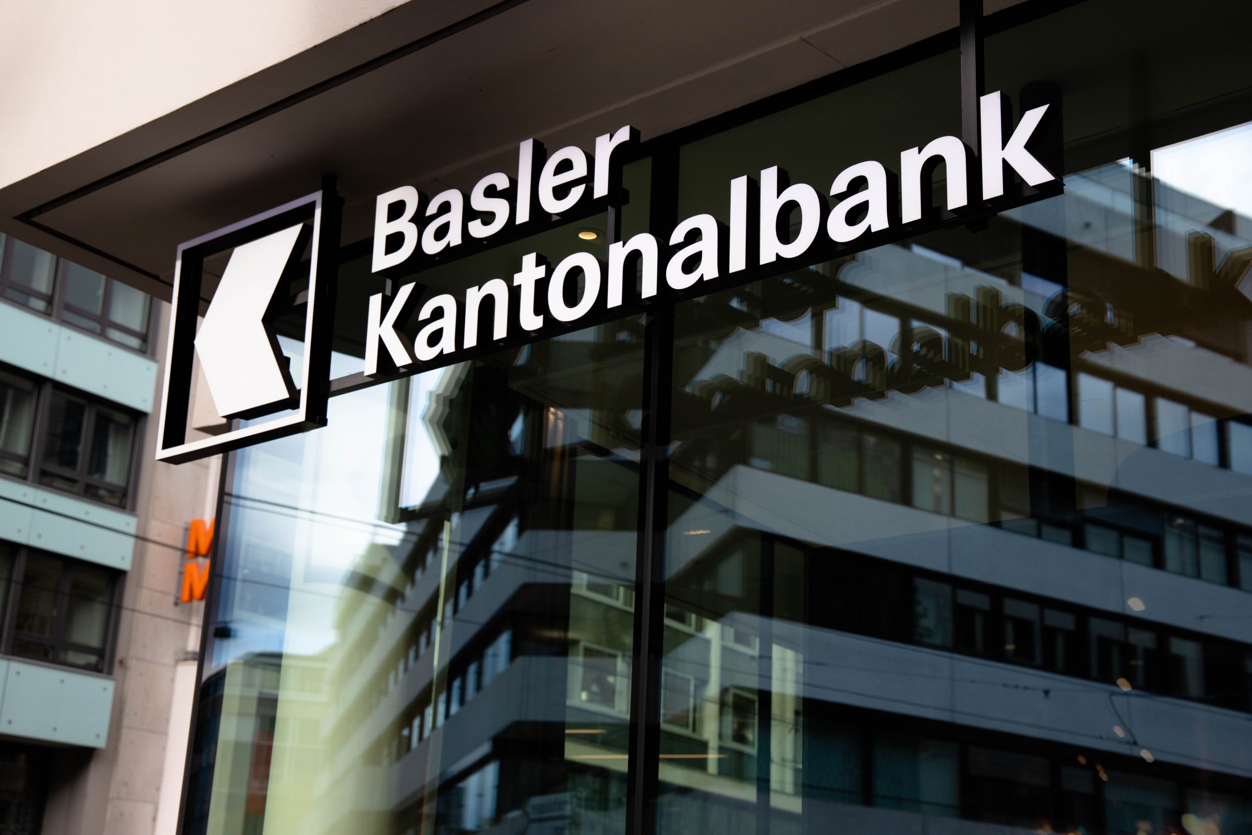 SKN | Basler Kantonalbank: Strategic Insights for HNWI and Cross-Border Wealth Management