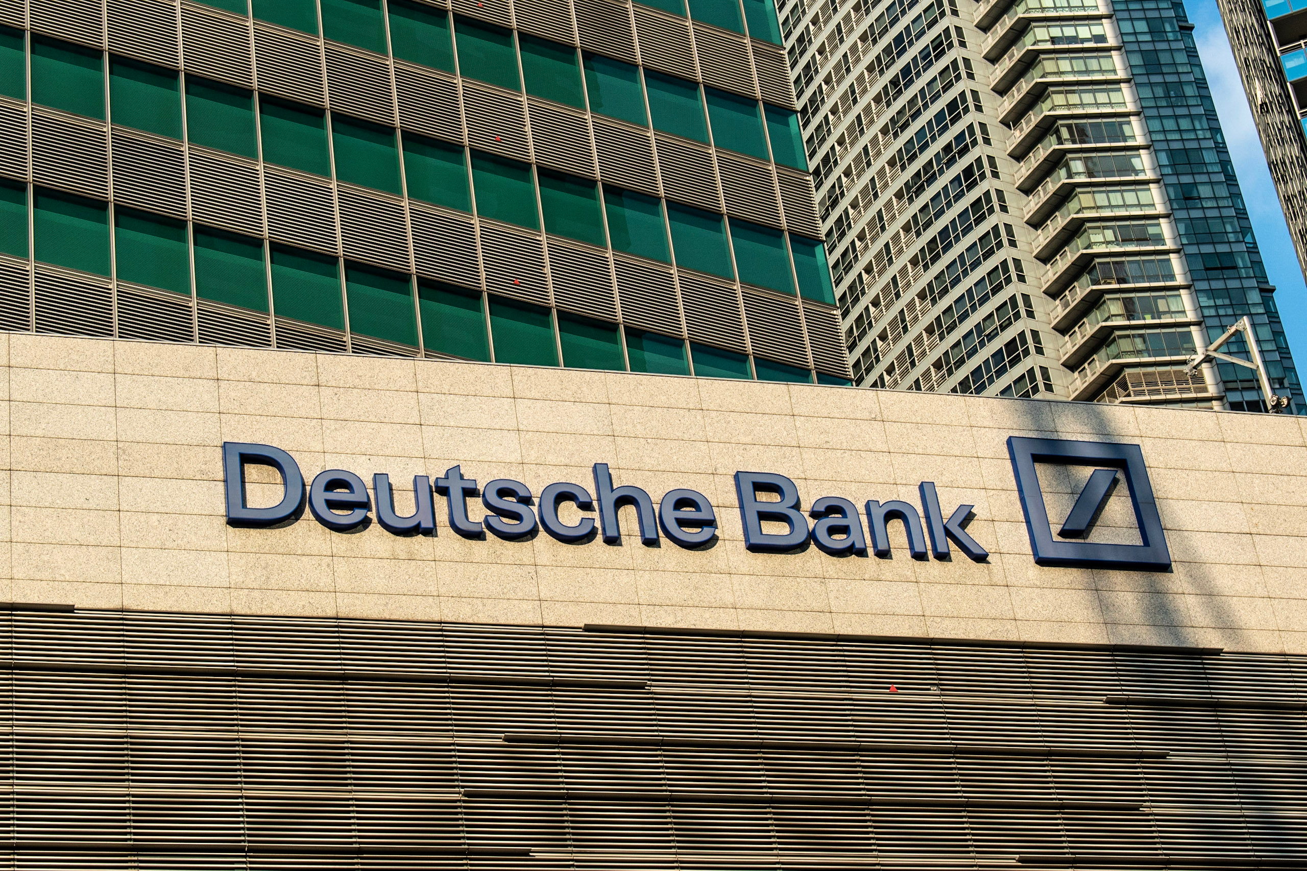 SKN | Deutsche Bank Trading Teams Deliver Record Profits as Investment Banking Faces Headwinds