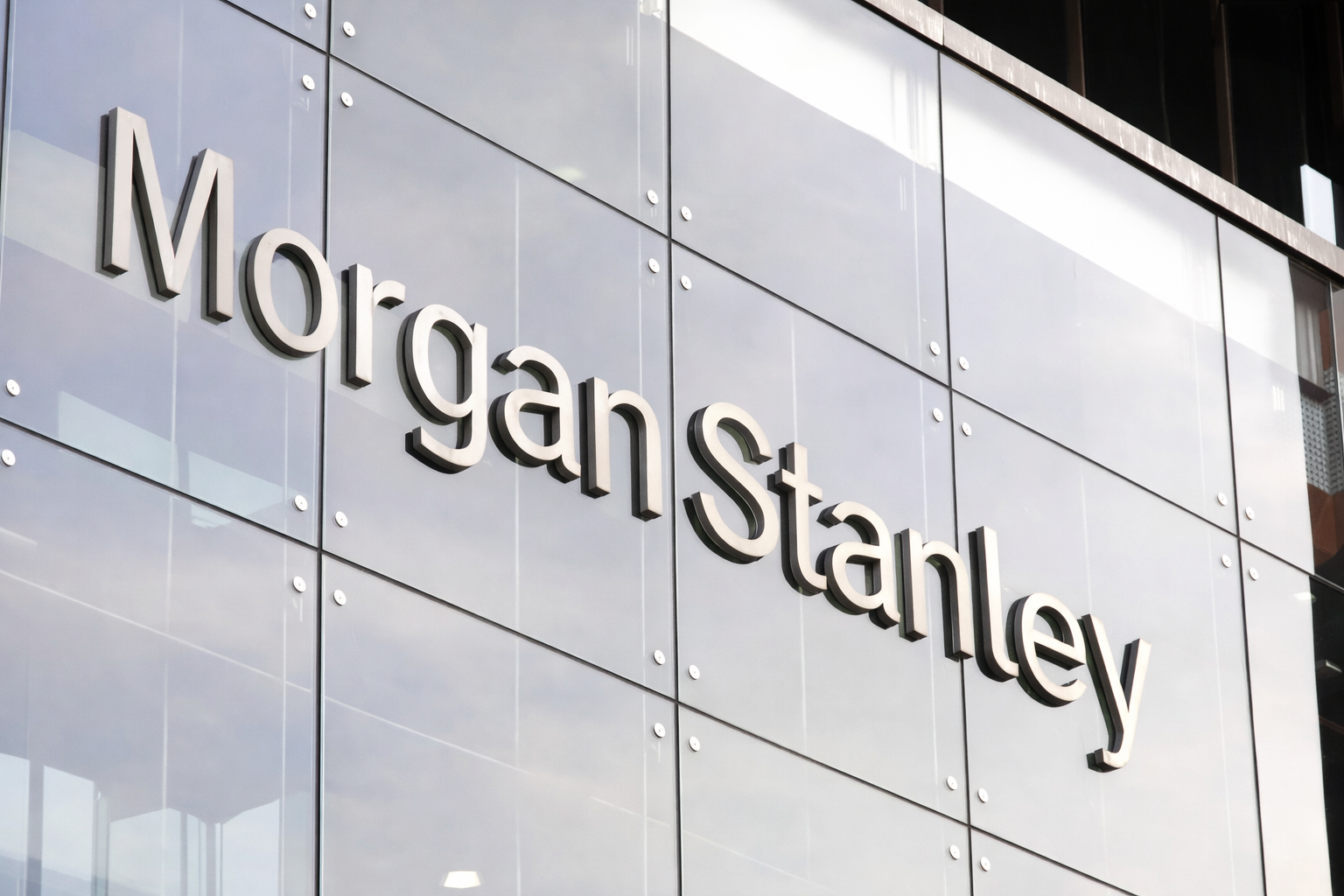 SKN | Morgan Stanley Cuts Dell Price Target as Hardware Spending Hits 15-Year Low