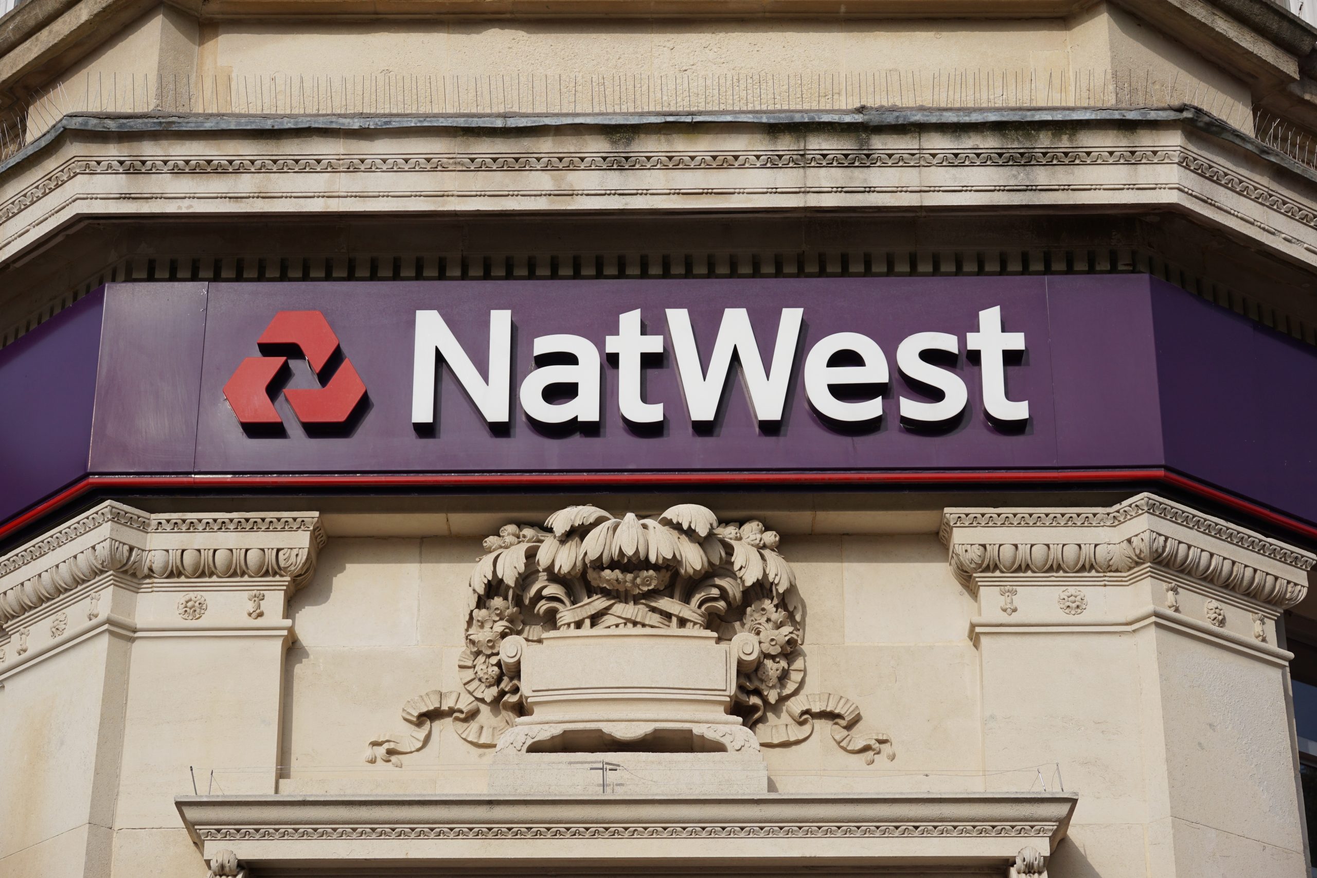 SKN | NatWest Acquires Evelyn Partners and UniCredit Raises Profit Targets: Implications for Swiss HNW Portfolios