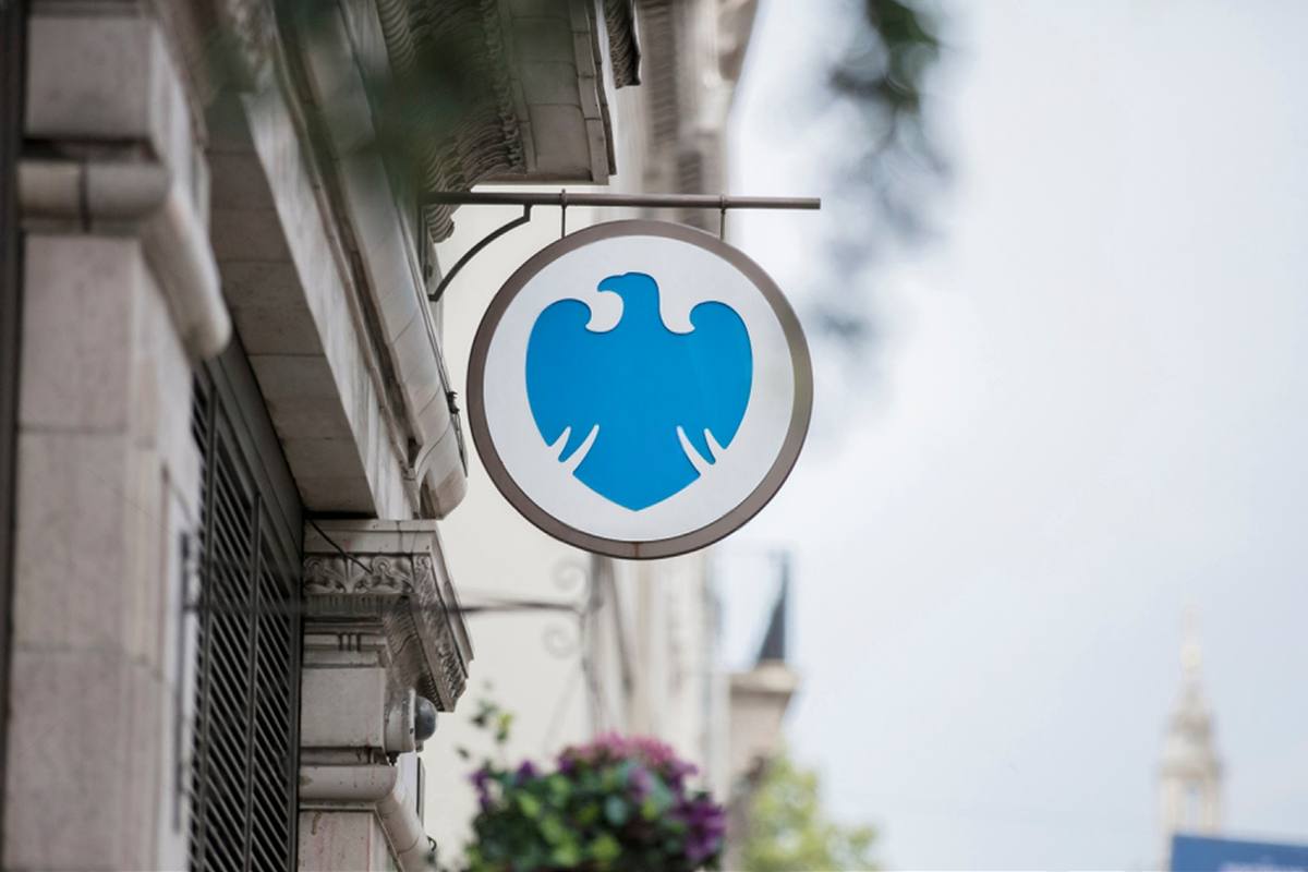 SKN | Barclays Upgrades Analog Devices: Why an Industrial Recovery Matters for Portfolio Quality