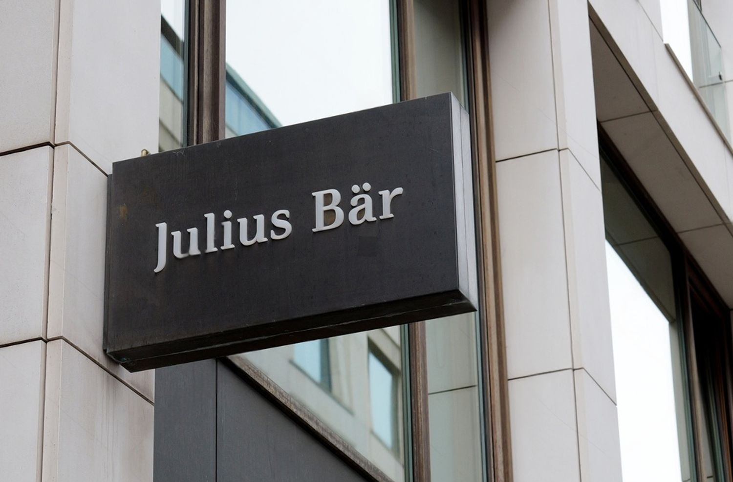 SKN | Julius Bär Valuation in Focus as UK Expansion and Brand Reset Drive Momentum
