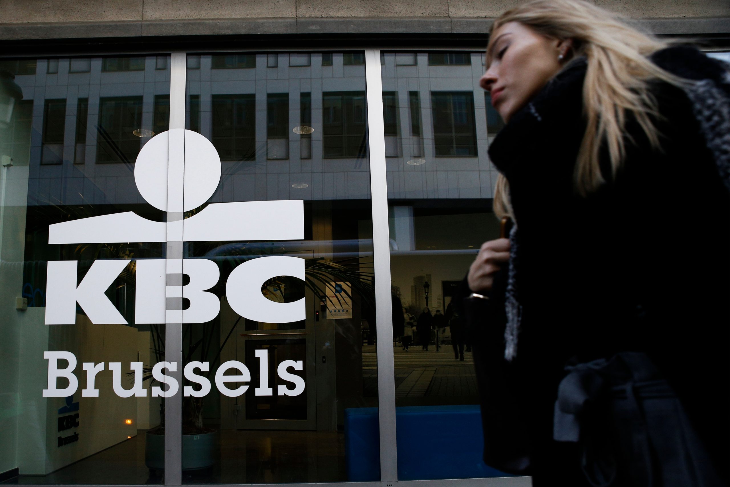 SKN | KBC Expands into Crypto Trading: Strategic Implications for Swiss Private Banking Clients