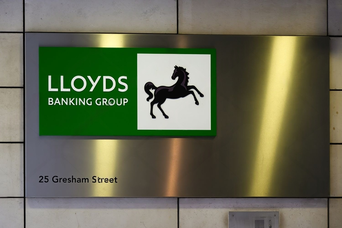 SKN | Lloyds Banking Group Under the Microscope: What Institutional Analysts Are Signaling to Long-Term Investors
