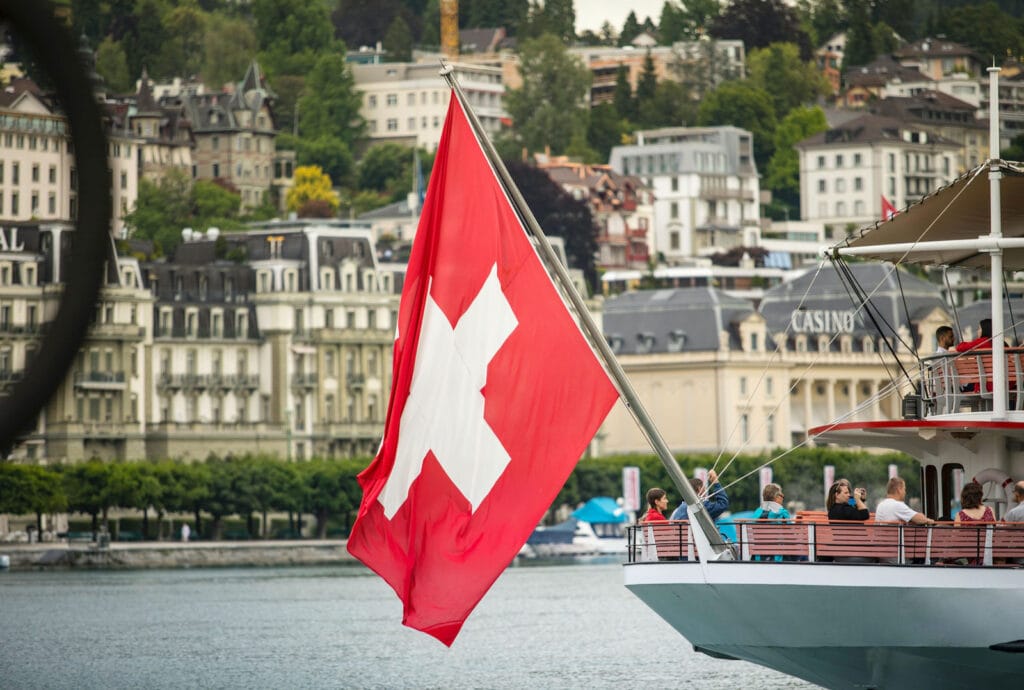 SKN | Why Global Investors Are Turning to Swiss Banks for Stability and Growth