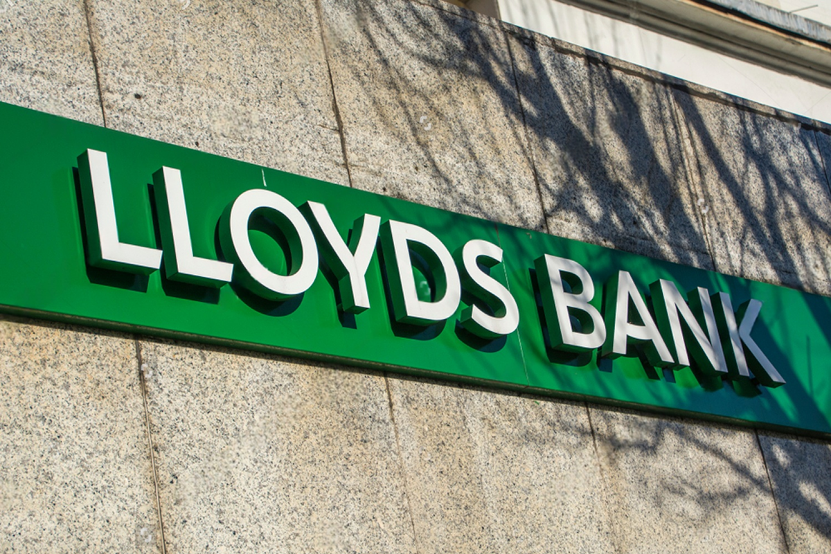 SKN | Lloyds Deepens Strategic Alliance with Behavox: What Mosaic Integration Signals for Private Banking Compliance