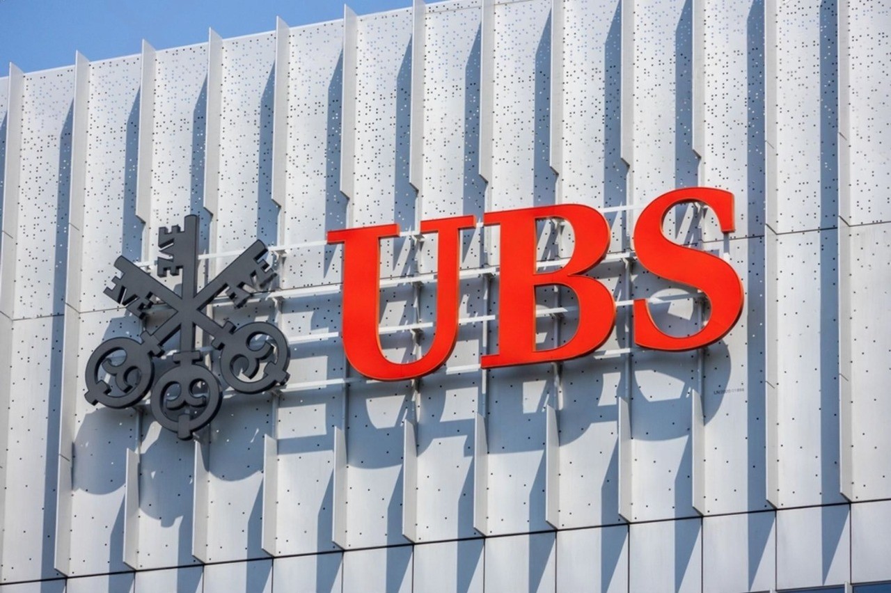 SKN | UBS Rate Cut Delay: What September Timing Means for Global Wealth Positioning