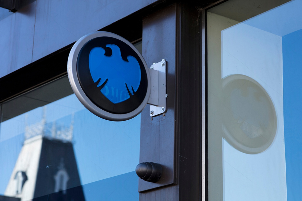 SKN | Barclays Lifts Johnson & Johnson Outlook: What Pharma Momentum Signals for Defensive Growth Portfolios