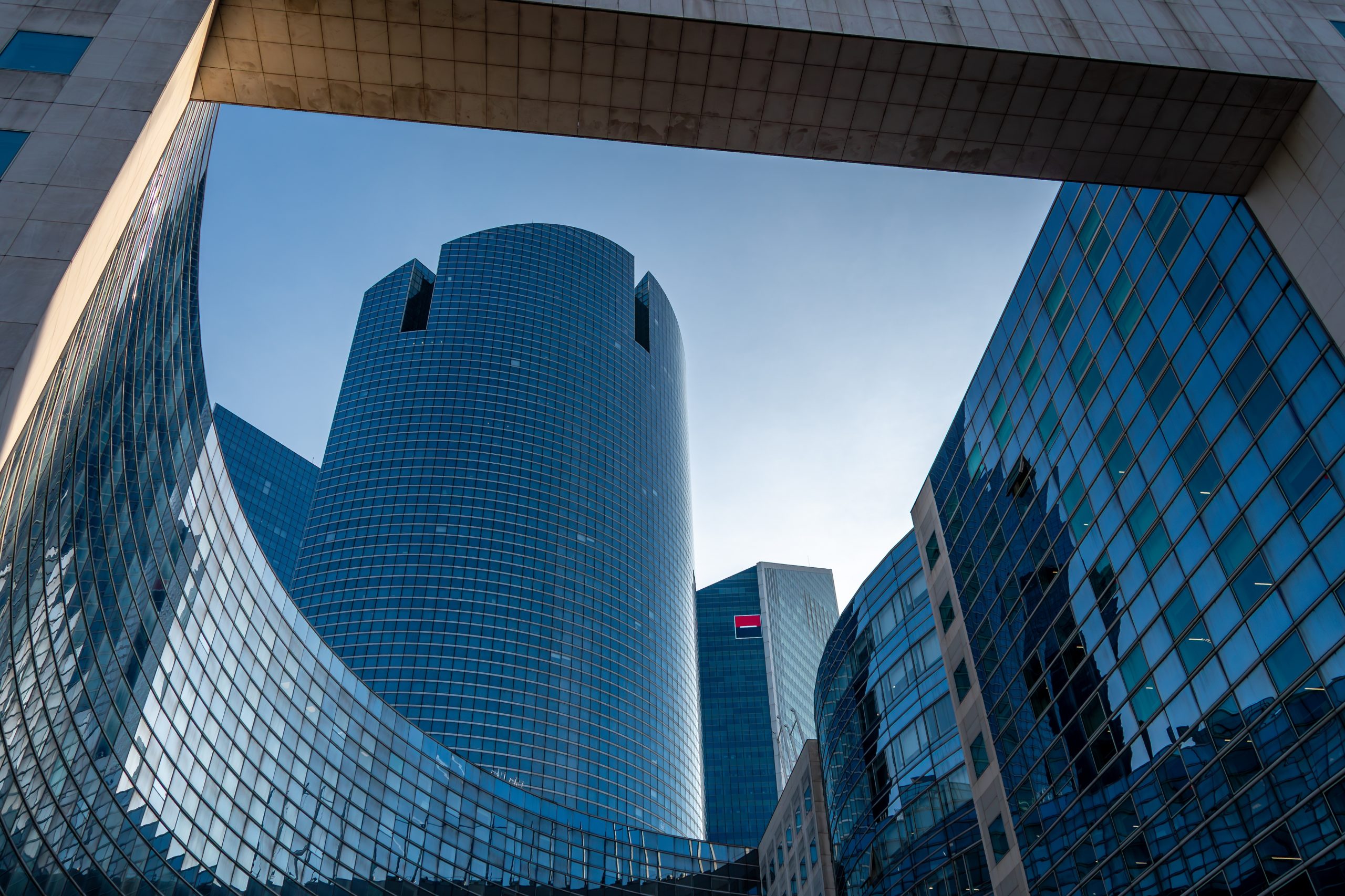 SKN | Banking Sector Recovery Momentum Lifts Global Financial Stocks Across U.S. and Europe