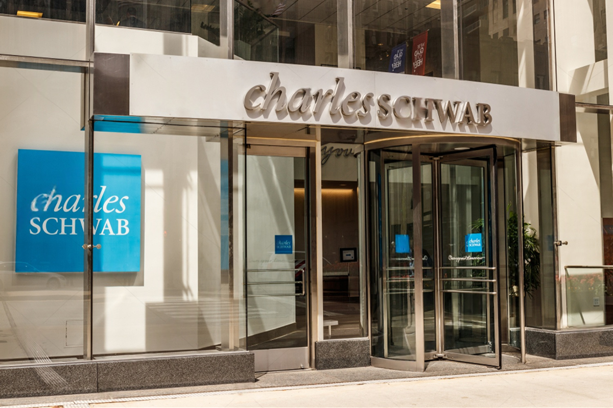 SKN | Charles Schwab’s Valuation Discount Raises Larger Questions About Investor Priorities in 2026