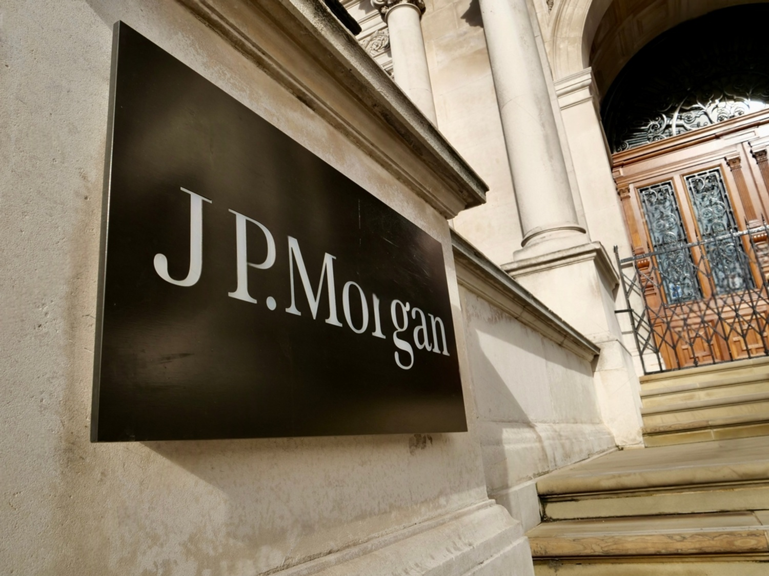 SKN | Jamie Dimon Says Wall Street Clients Remain “Gung Ho” as JPMorgan Prepares for Rising Expenses