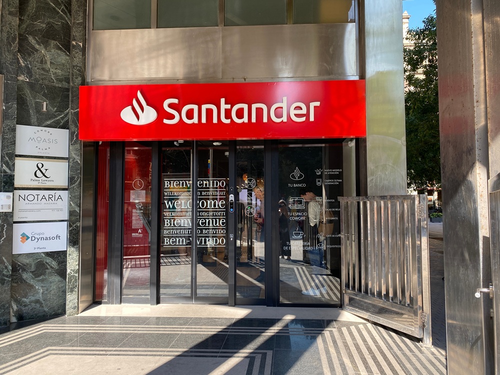 SKN | Major Shareholder Moves to Sell Nearly Half of Its Santander Bank Stake