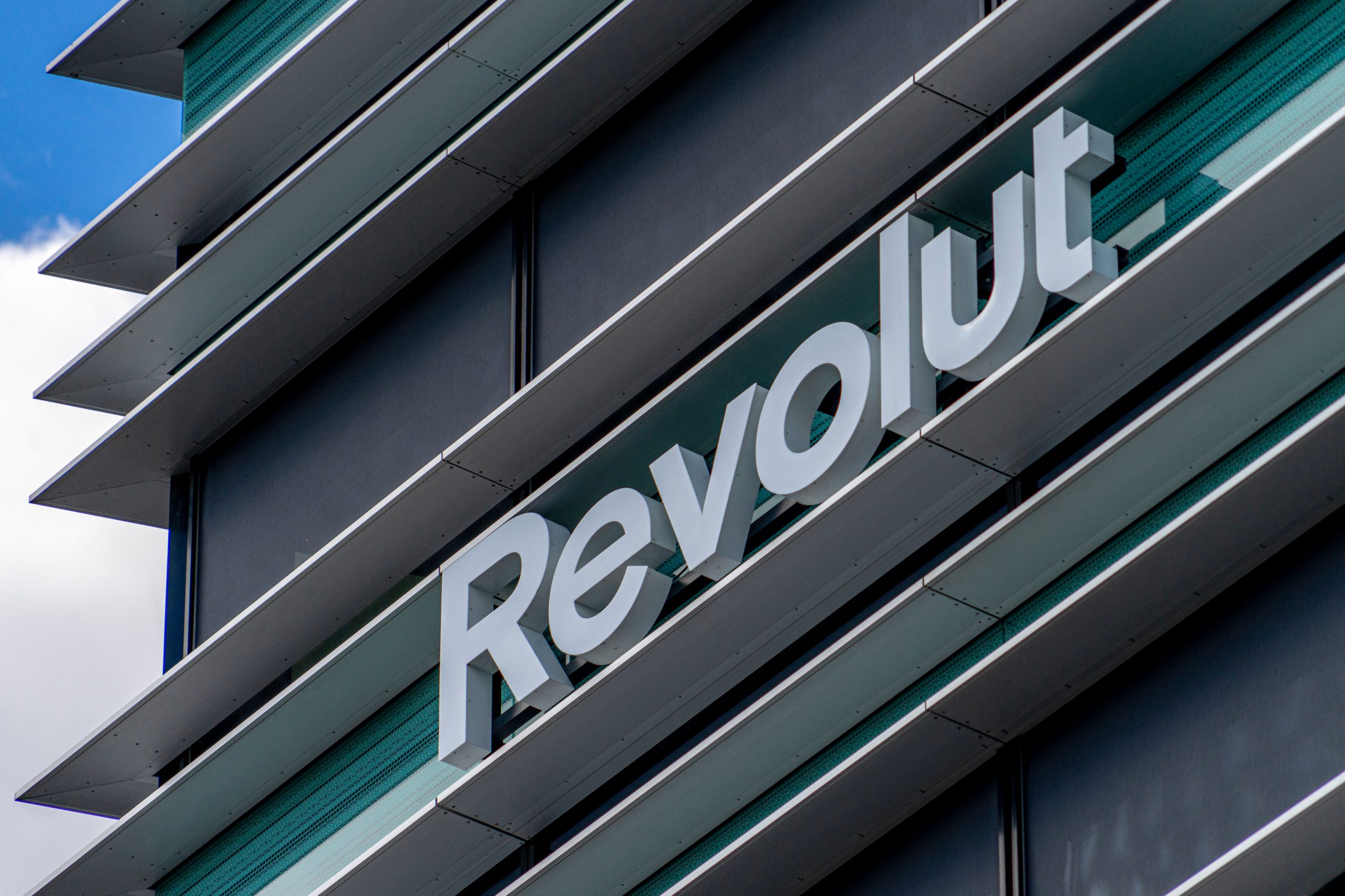 SKN | Revolut’s Private Banking Ambitions: What a Potential £250 Million Revenue Business Signals for Global Wealth Management