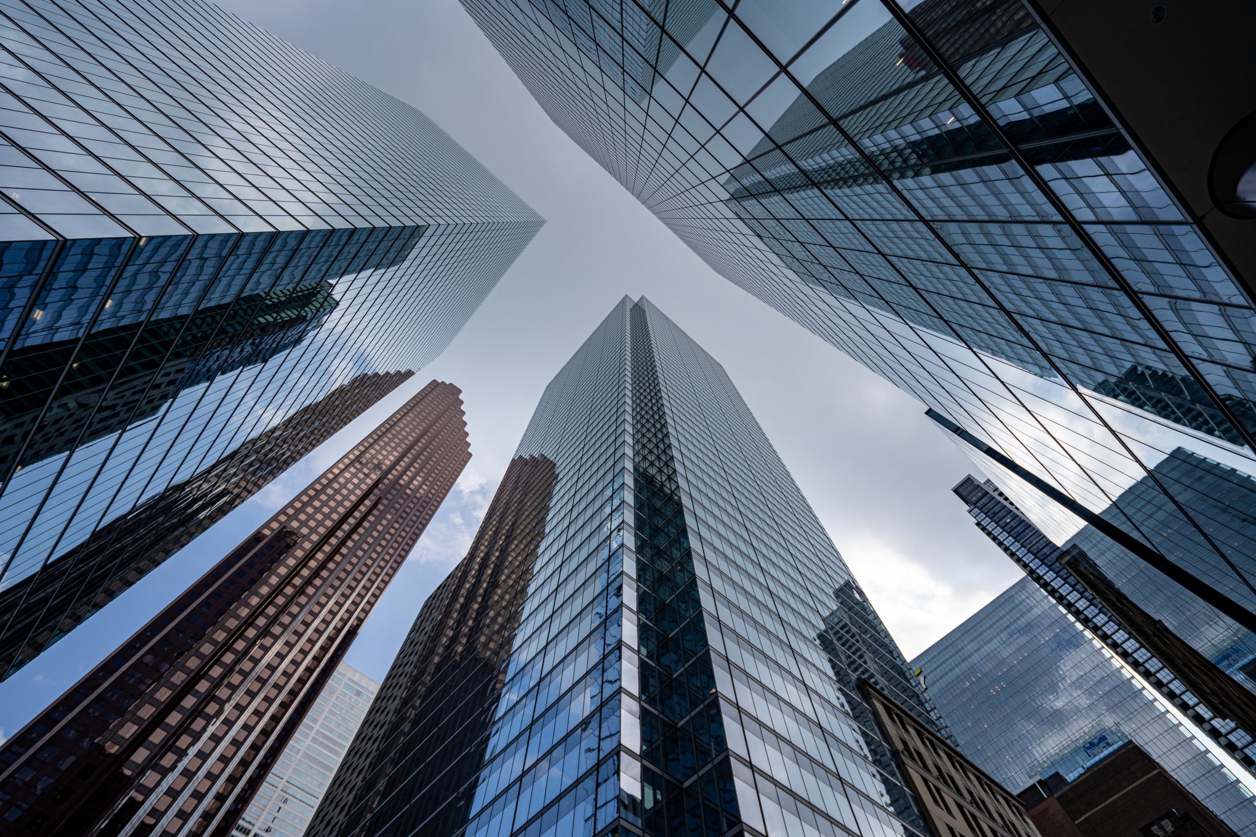 SKN | Goldman Internal Governance Tensions and Expanded EU Sanctions on Russian Banks: What Rising Compliance Pressure Signals for Global Wealth Structures