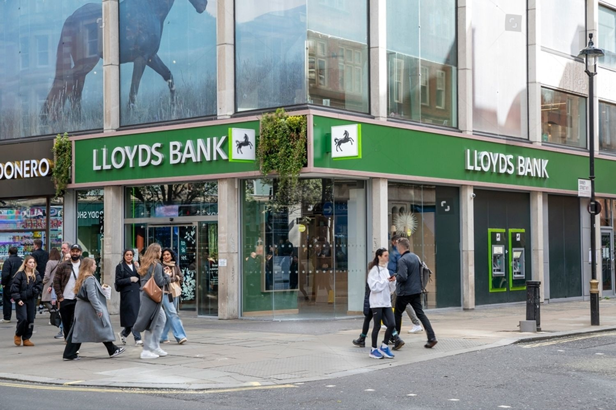 SKN | Lloyds Banking Group’s Long-Term Shareholder Success Raises a Critical Valuation Question for Global Investors