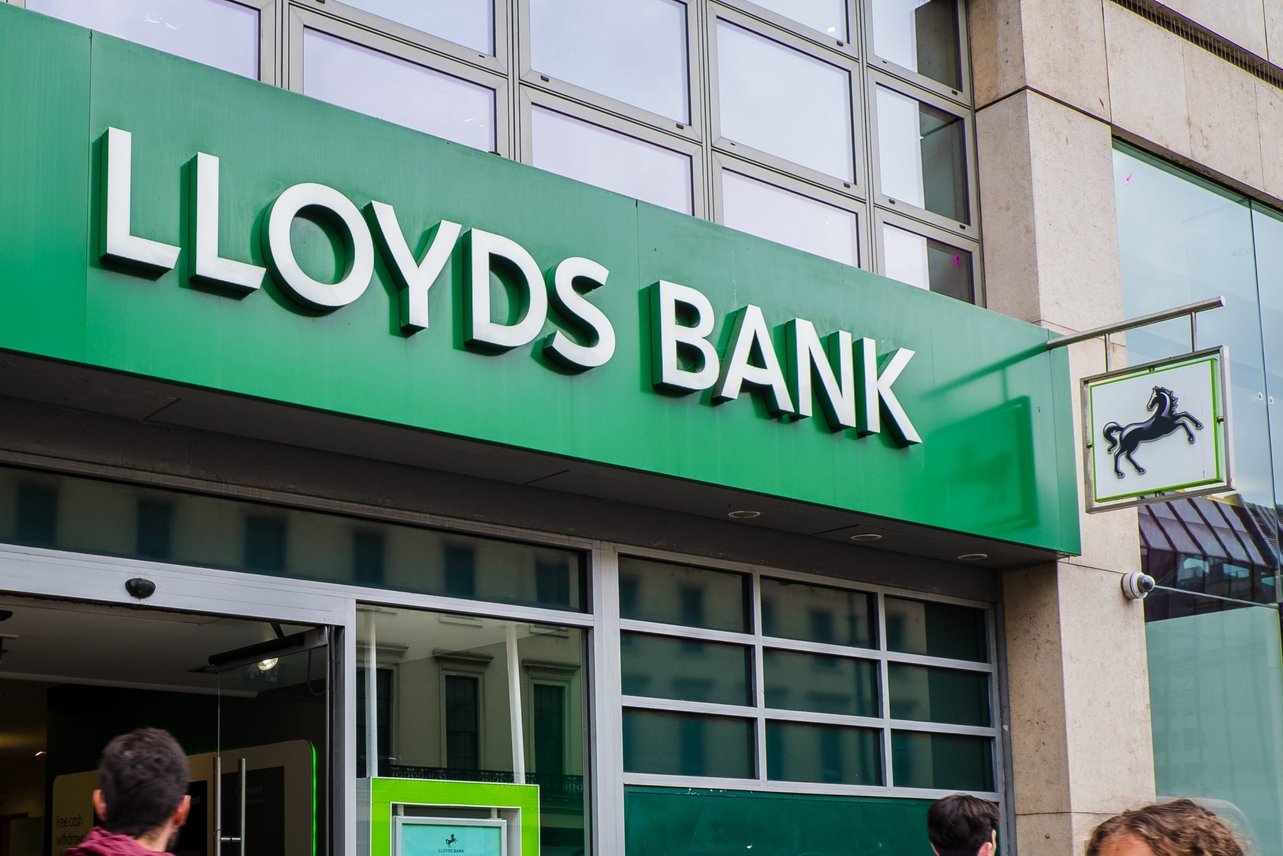 SKN | Lloyds Banking Group Accelerates Branch Closures as Banking Moves Further Digital