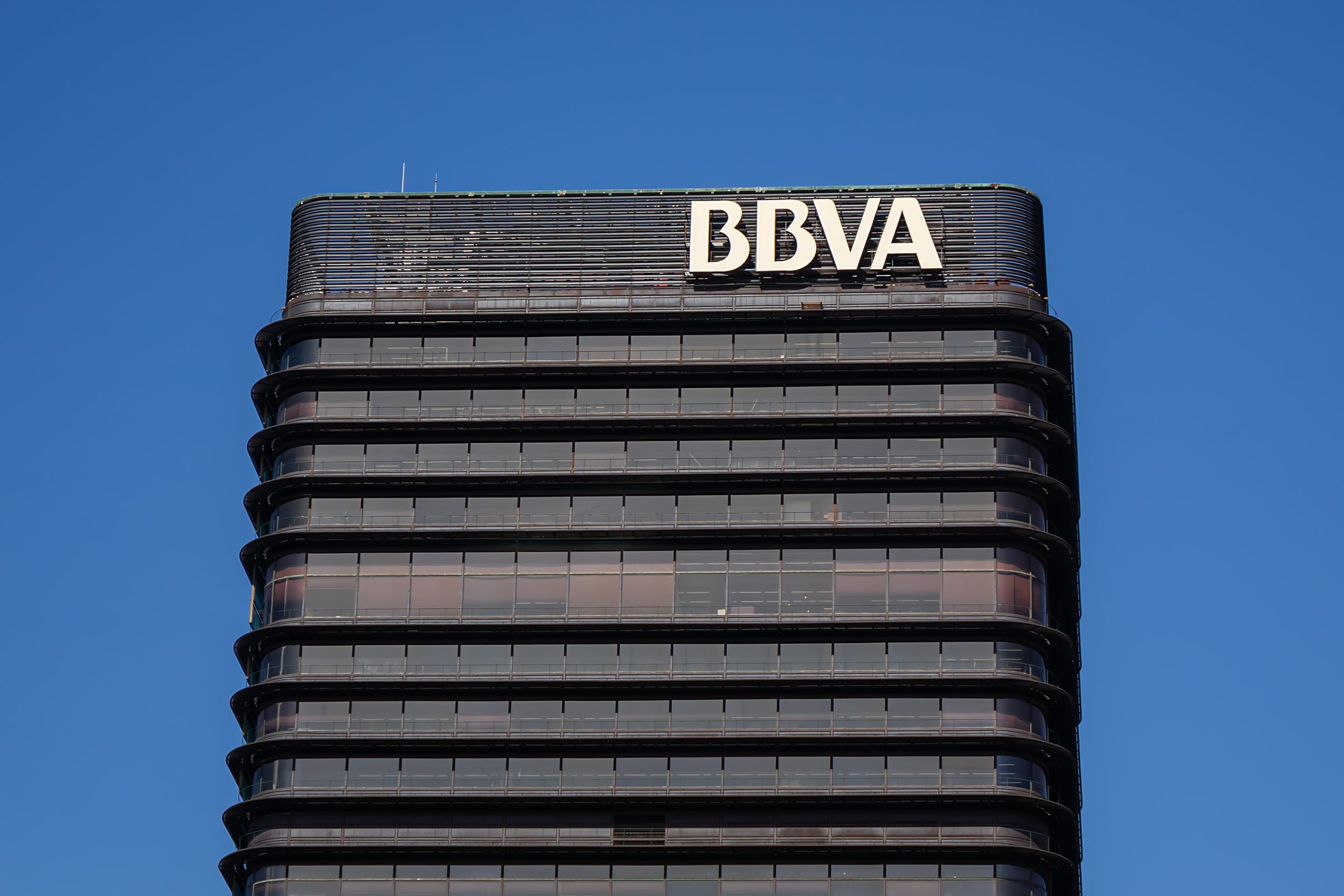 SKN | BBVA: What Its Digital Banking Acceleration Signals for Cross-Border Liquidity, Euro Exposure, and Wealth Structuring Efficiency
