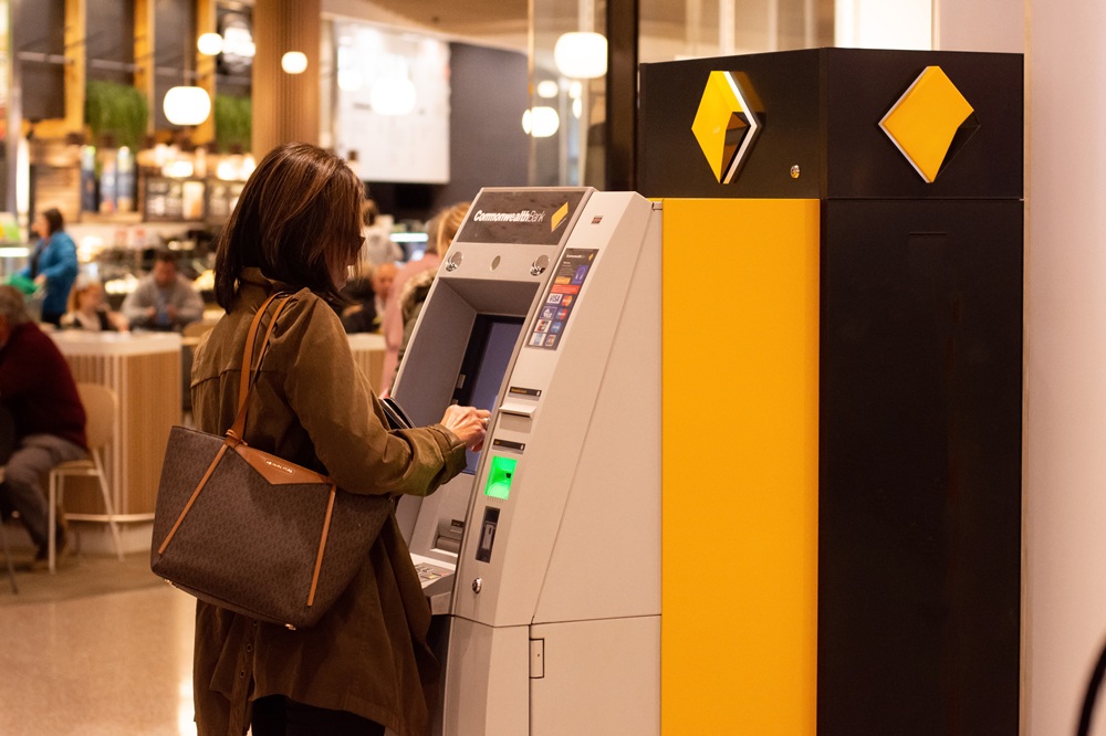 SKN | Commonwealth Bank Leads Australian Dividend Stocks for Long-Term Income Investors