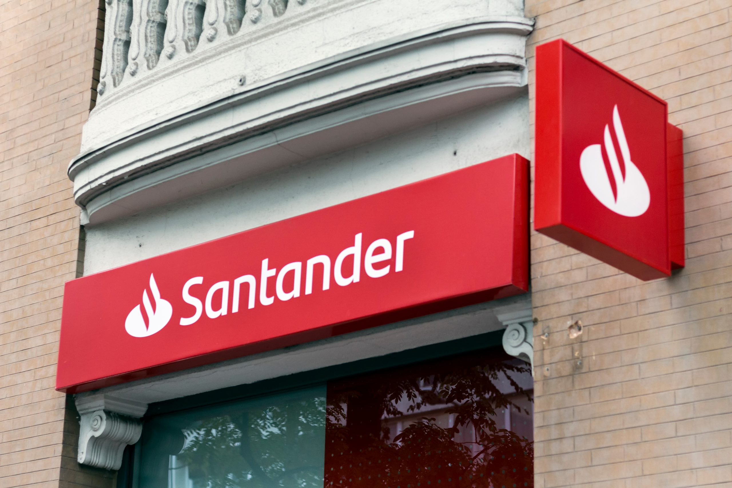 SKN | Banco Santander and the Repricing of Global Banking Power: What It Signals for Cross-Border Wealth Architecture