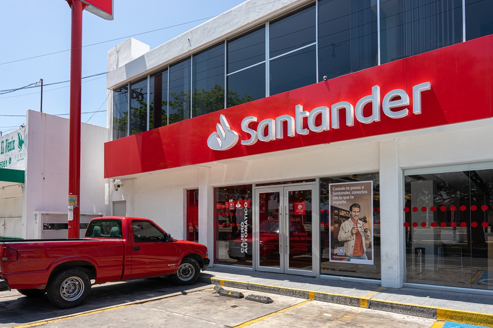 SKN | Banco Santander Buyback Progress Highlights Capital Strength as Valuation Debate Continues